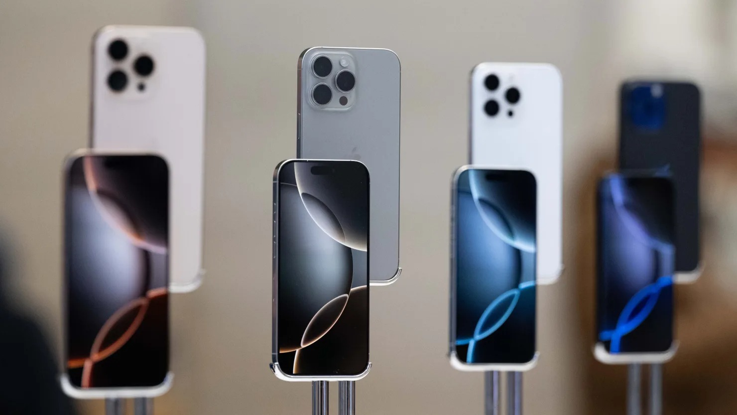 Apple iPhone 16