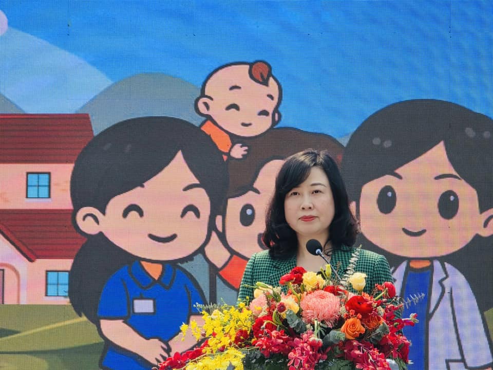 Bộ trưởng Bộ Y tế Đ&agrave;o Hồng Lan ph&aacute;t biểu tại lễ m&iacute;t tinh.&nbsp;