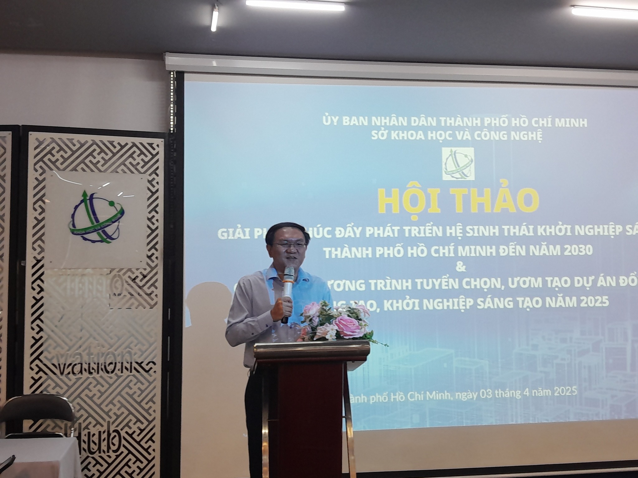 Ông Lâm Đình Thắng, Giám đốc Sở Khoa học và Công nghệ TP.HCM phát biểu tại hội thảo, sáng 3/4.