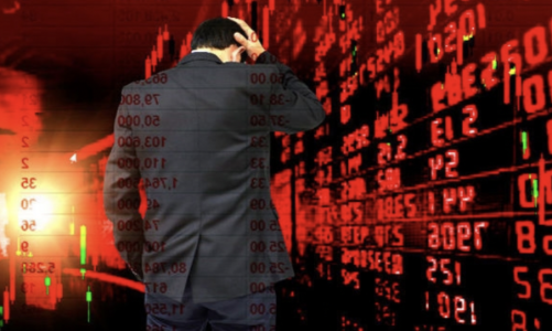 Hoảng loạn lan tràn, VN-Index giảm kỷ lục 250 cổ phiếu giảm sàn, nhà đầu tư nên làm gì lúc này? 