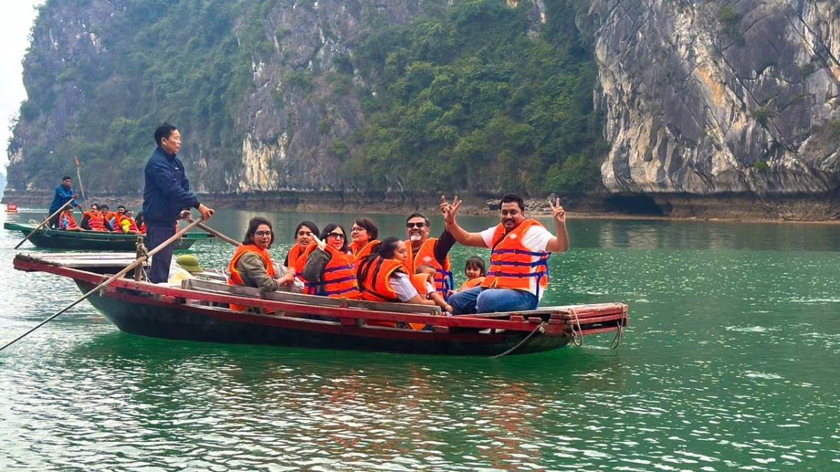 Đoàn khách thuộc công ty dược của tỷ phú Ấn Độ tại Quảng Ninh tháng 8/2024.