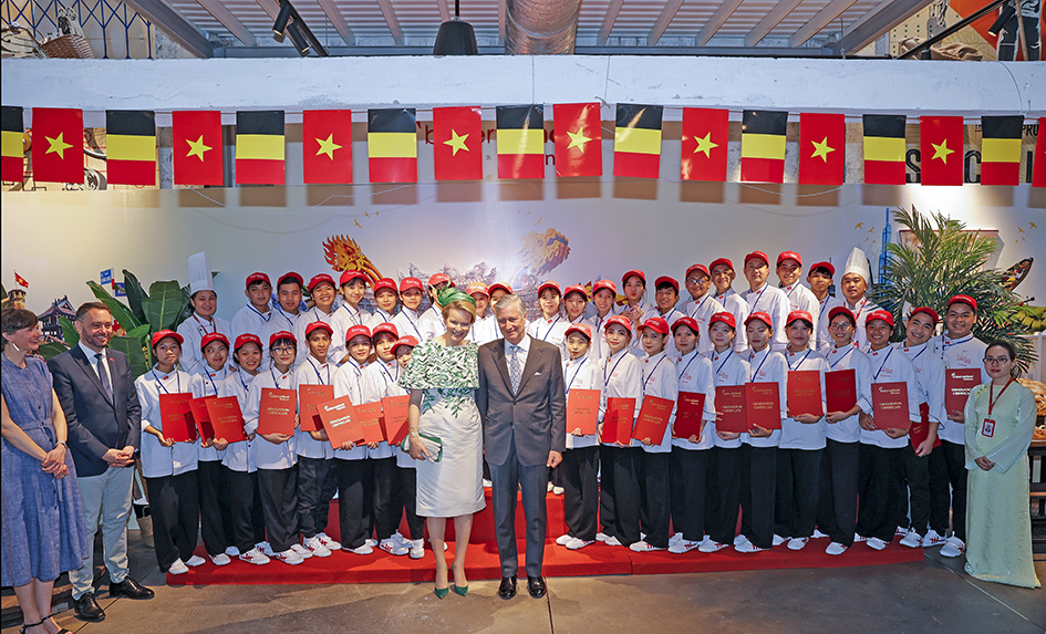 Nhà Vua và Hoàng hậu Bỉ tại trường tại trường Bakery School Việt Nam.