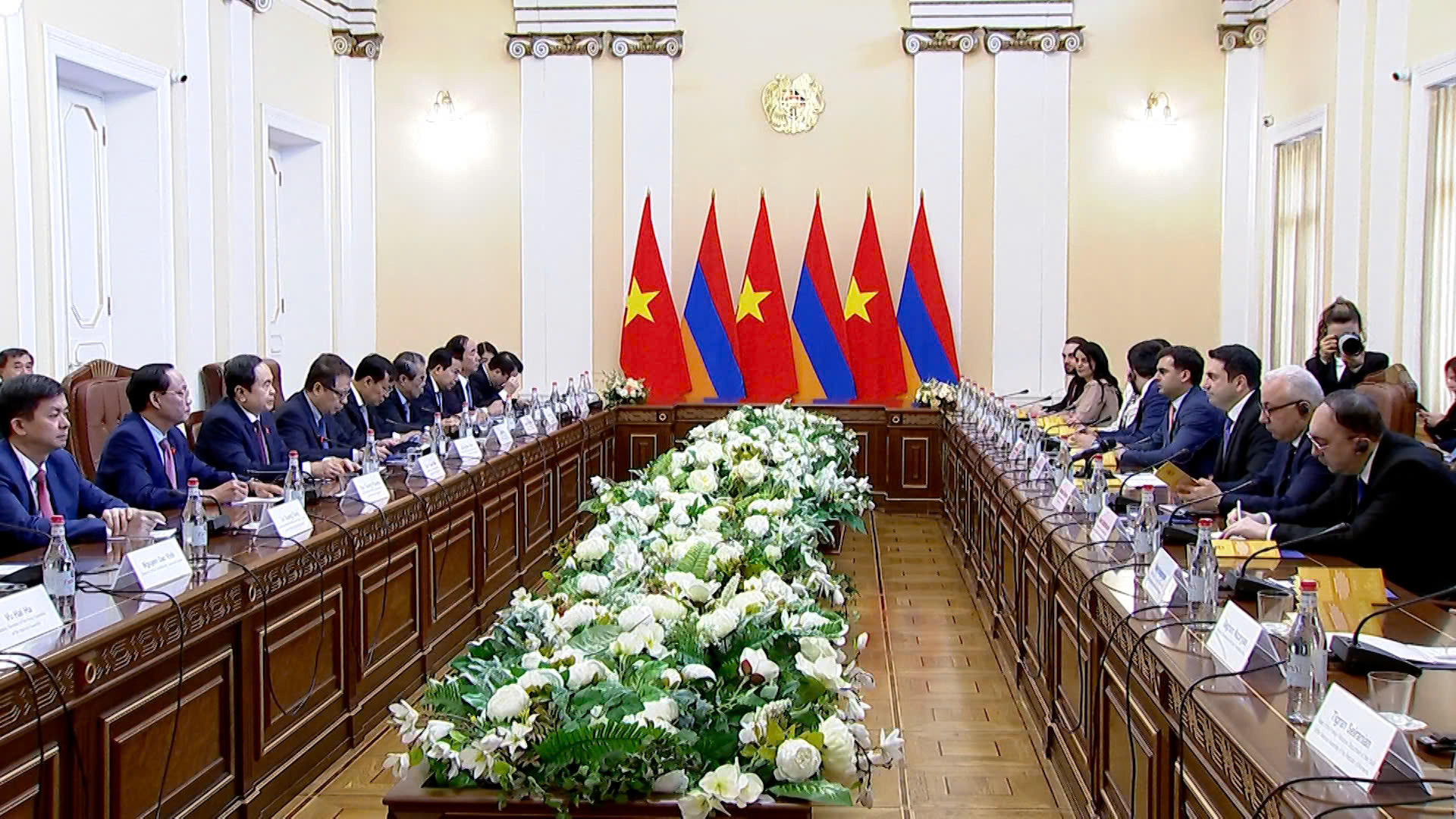 Quang cảnh hội đ&agrave;m - Ảnh: Quochoi.vn