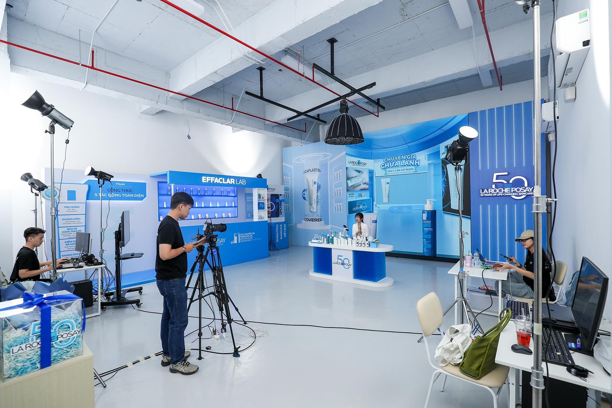 Các phòng BAU LED được thiết kế với concept sáng tạo, tạo ấn tượng cho các phiên Mega và Super Mega Live. Nguồn: Ecomobi.