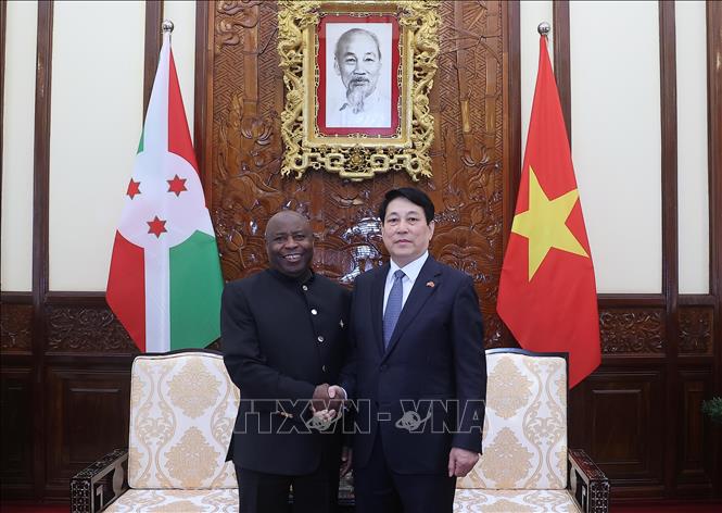 Chủ tịch nước Lương Cường và Tổng thống Burundi Évariste Ndayishimiye - Ảnh: TTXVN