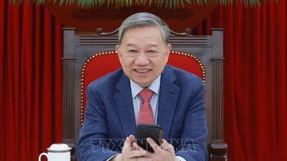 Party leader To Lam holds phone talks with US President Donald Trump