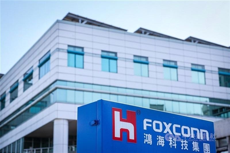 Foxconn boosts Vietnam investment, expands AI server production