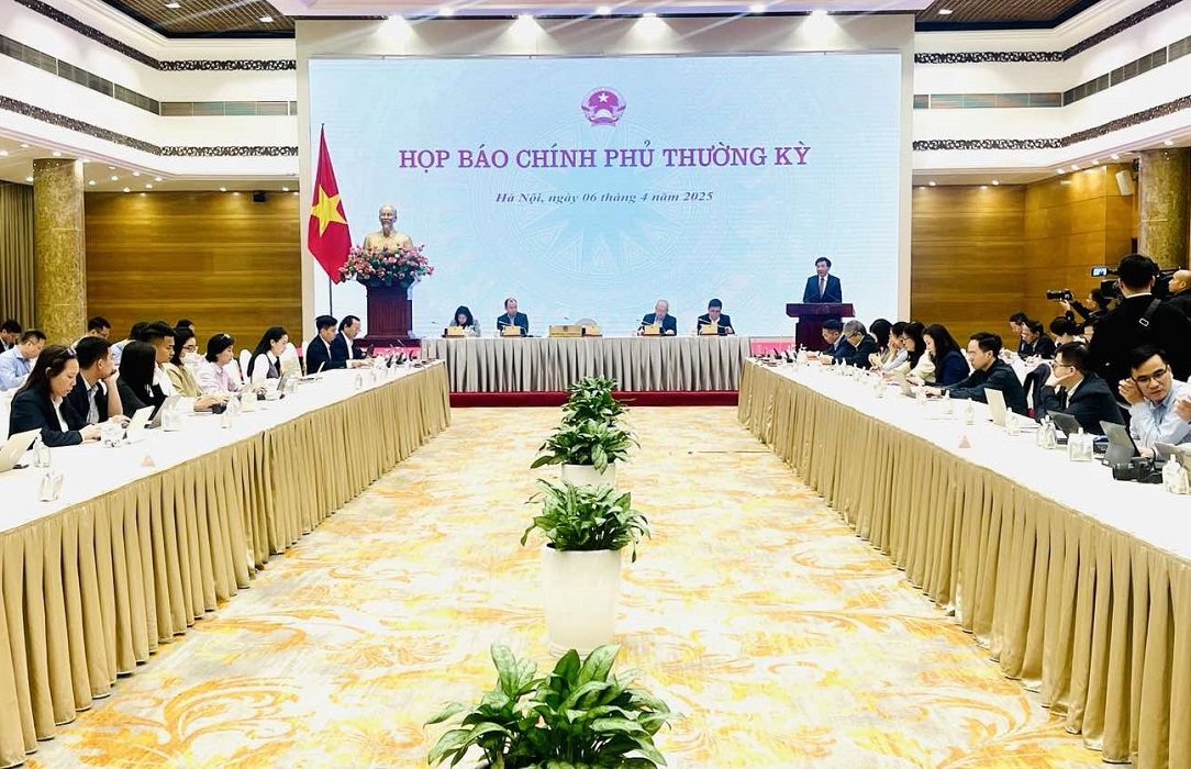 Bộ trưởng, Chủ nhiệm Văn phòng Chính phủ Trần Văn Sơn chủ trì buổi họp báo Chính phủ thường kỳ tháng 3.
