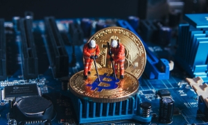 “Thợ mỏ” Bitcoin gấp rút chuyển thiết bị trước khi Mỹ áp thuế mới