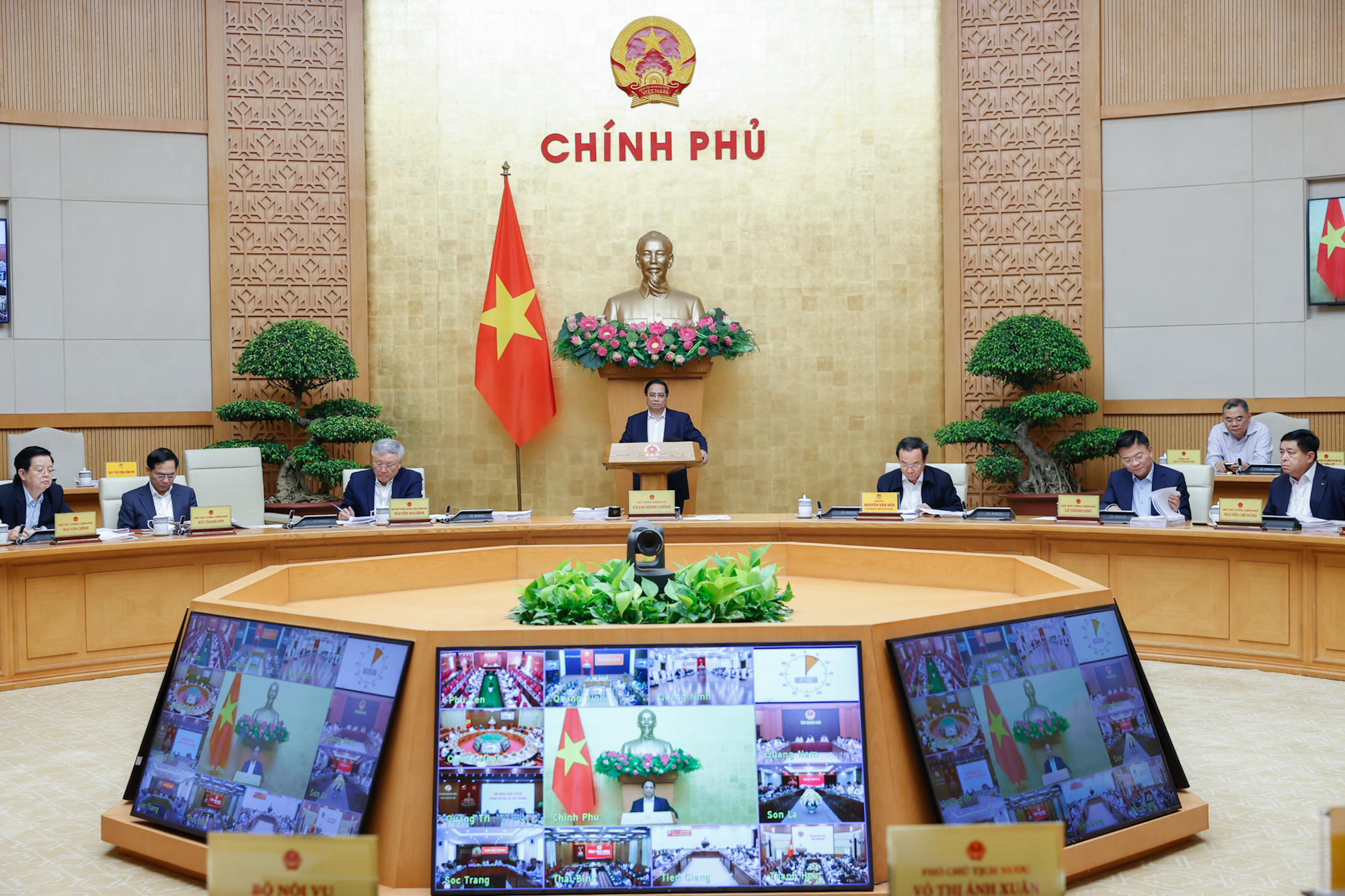 Thủ tướng chủ trì phiên họp - Ảnh: VGP