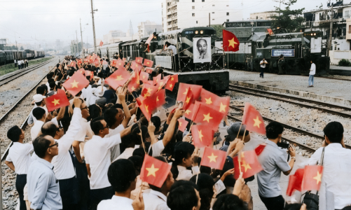 Đoàn tàu Thống nhất chuẩn bị lăn bánh, hướng tới lễ kỷ niệm 50 năm Ngày Giải phóng miền Nam