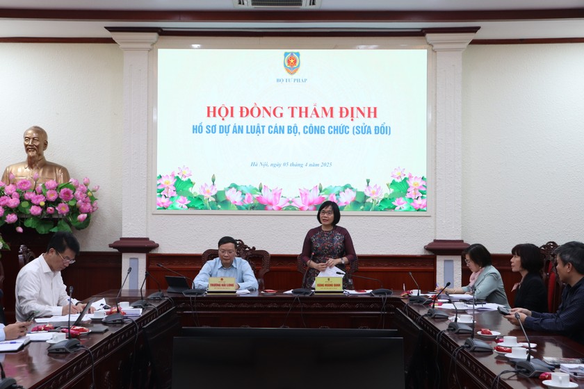 Quang cảnh phi&ecirc;n họp thẩm định. Ảnh: MOJ.