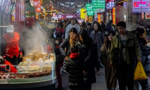 Trung quốc đang nỗ lực tăng lương tối thiểu và hỗ trợ thị trường chứng khoán.