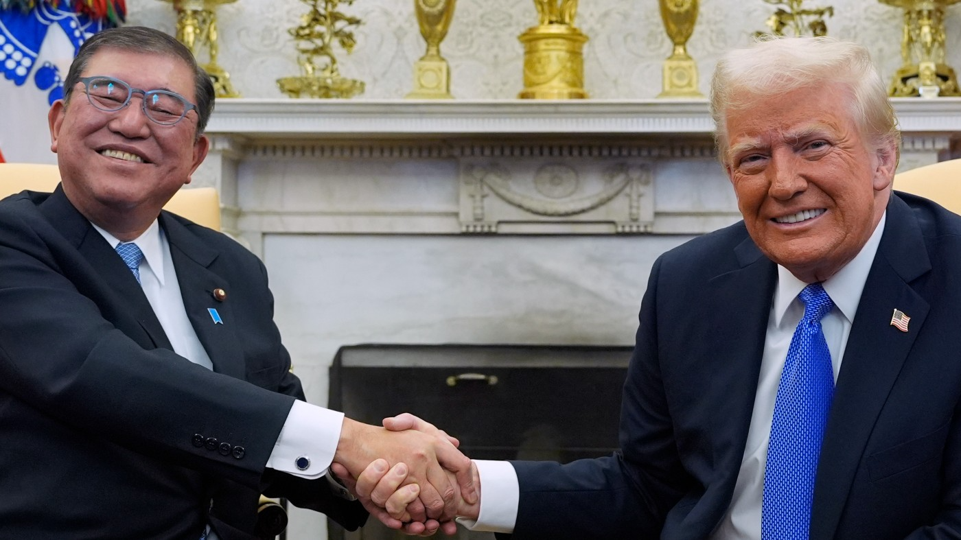 Thủ tướng Nhật Bản Shigeru Ishiba và Tổng thống Mỹ Donald Trump trong cuộc gặp tại Nhà Trắng vào tháng 2/2025 - Ảnh: Getty Images