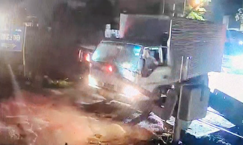 Báo động tình trạng lái xe cố tình vượt đường ngang, đe dọa an toàn đường sắt