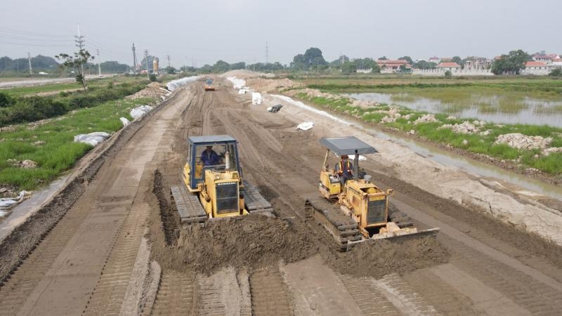 Some 12 sand mines in Tien Giang licensed for key transport projects