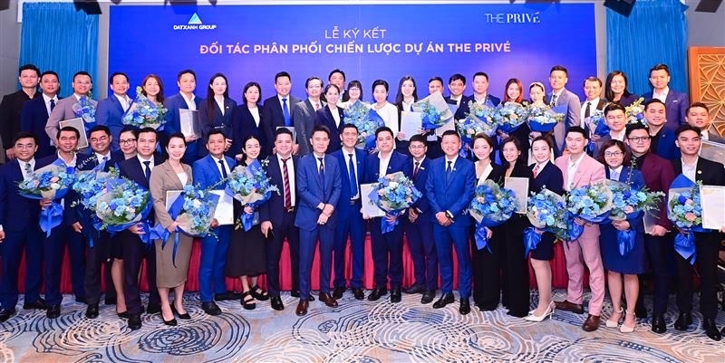 Đại diện Tập đo&agrave;n Đất Xanh v&agrave; c&aacute;c đối t&aacute;c ph&acirc;n phối.