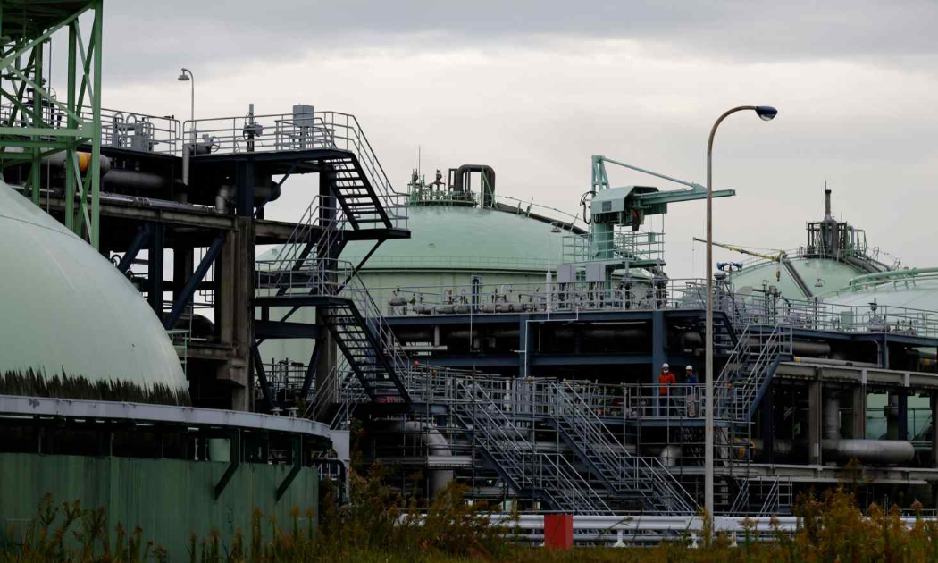 Các bồn chứa LNG của Tokyo Gas ở tỉnh Chiba. Nhật Bản được cho là đang cân nhắc tham gia vào một dự án LNG ở bang Alaska, Mỹ - Ảnh: Reuters