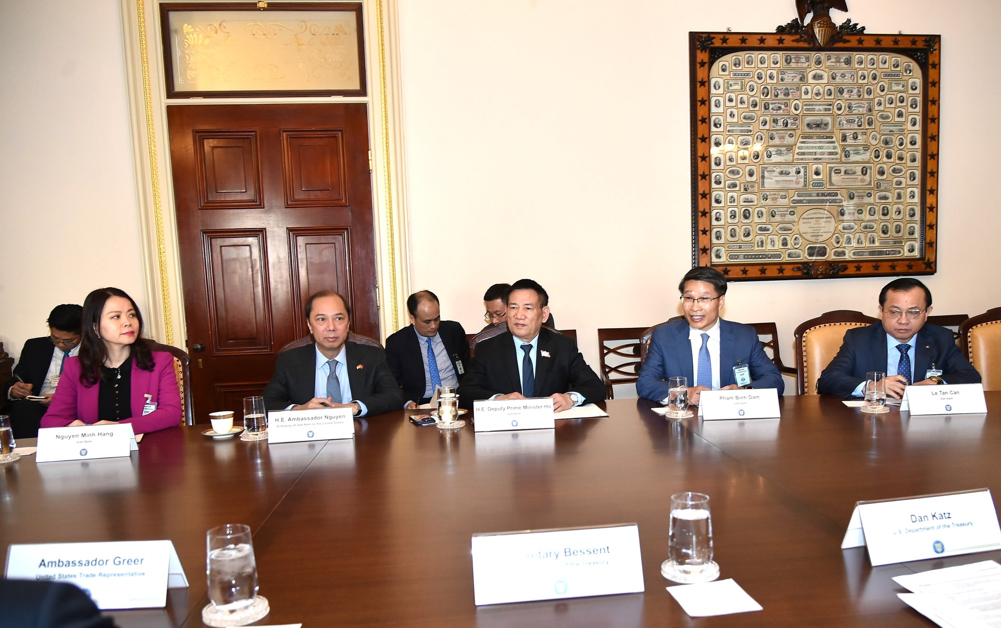 Ph&oacute; Thủ tướng Ch&iacute;nh phủ Hồ Đức Phớc tại cuộc l&agrave;m việc - Ảnh: VGP