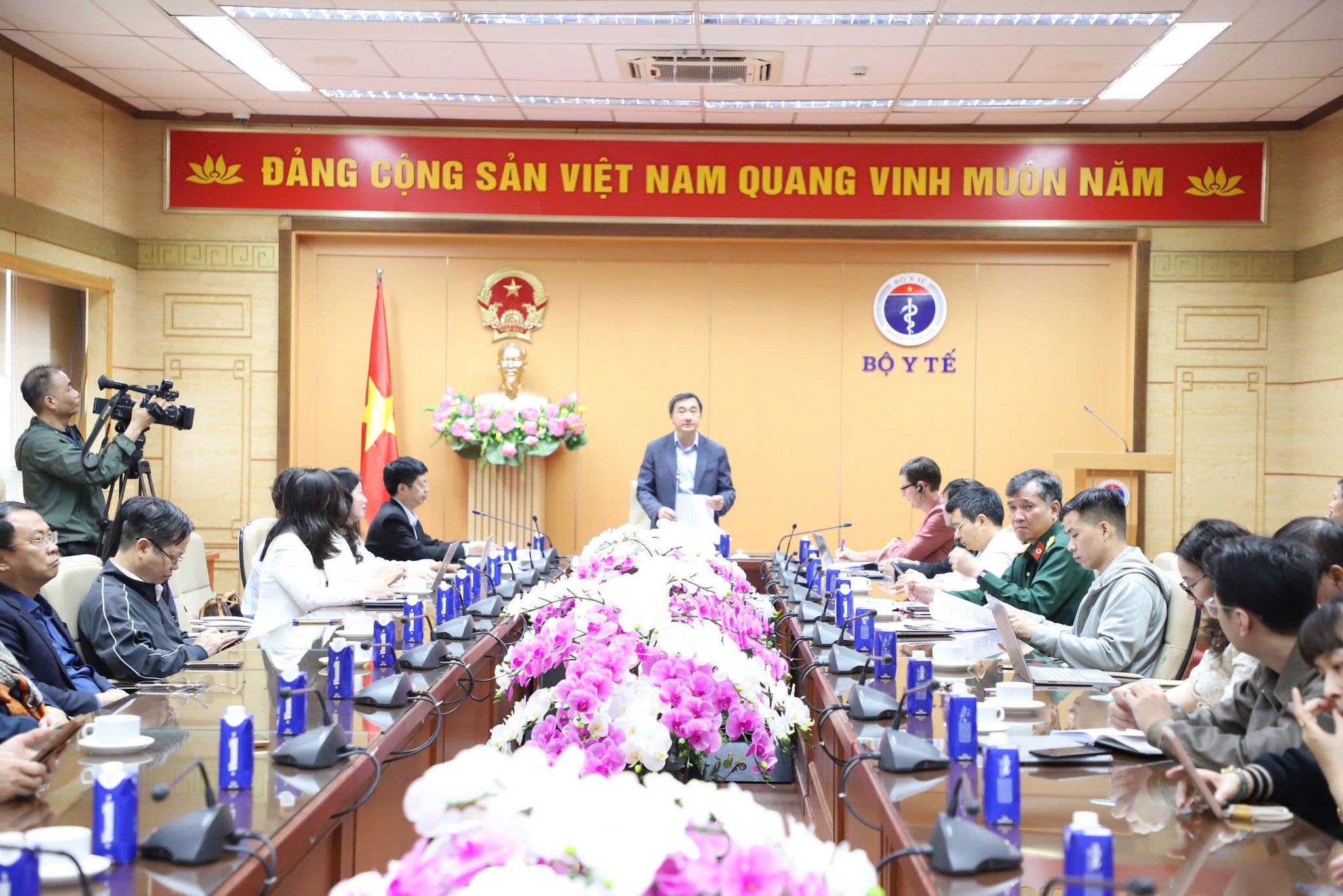 Hội nghị trực tuyến triển khai kế hoạch h&agrave;nh động quốc gia về kiểm so&aacute;t nhiễm khuẩn trong c&aacute;c cơ sở kh&aacute;m bệnh, chữa bệnh.