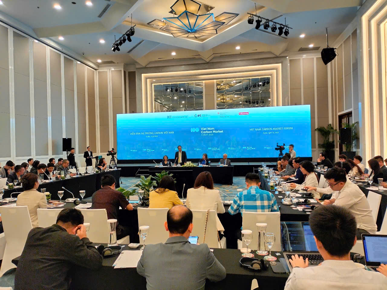 To&agrave;n cảnh Diễn đ&agrave;n thị trường carbon Việt Nam.