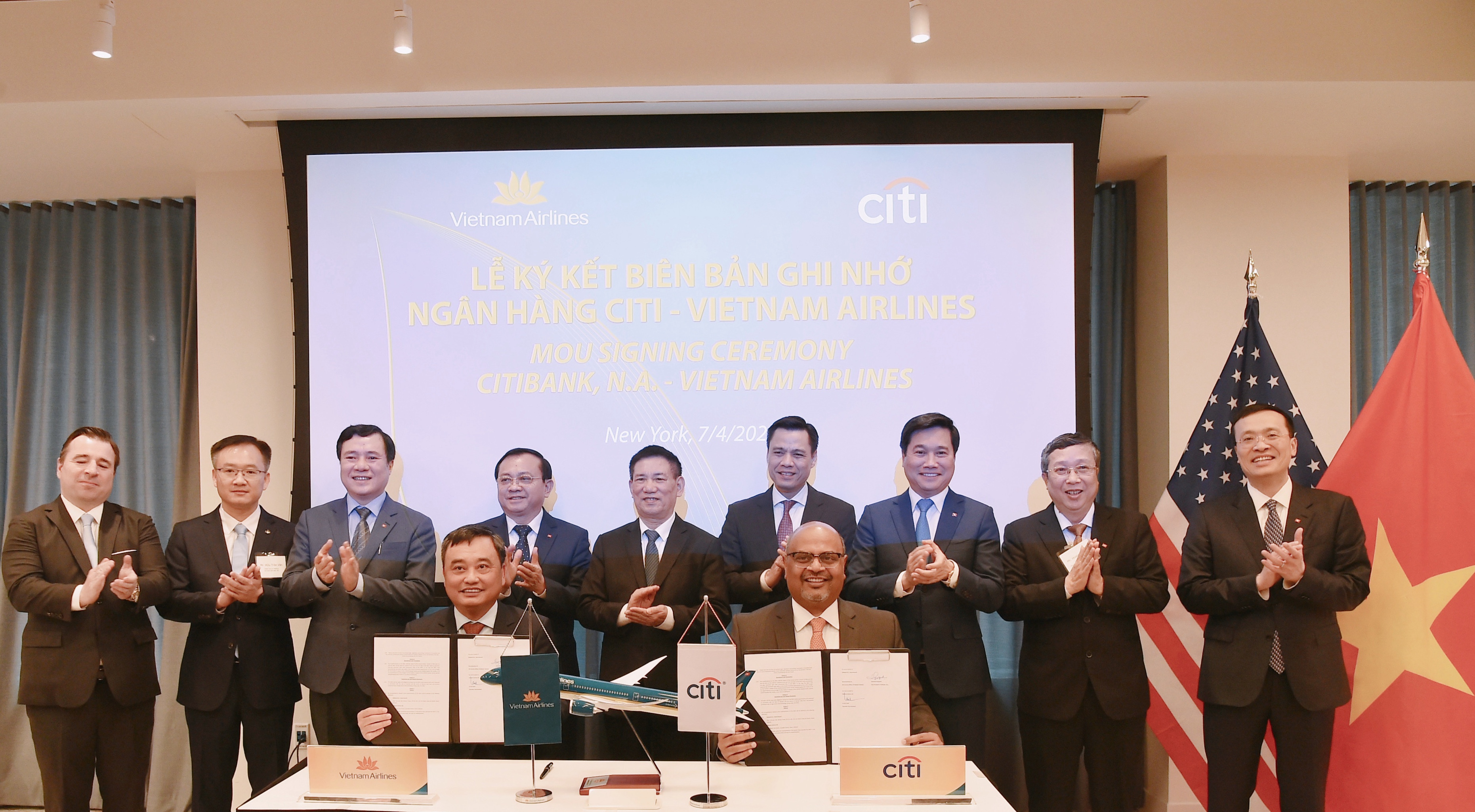 Lễ ký kết Biên bản ghi nhớ giữa Ngân hàng Citi và Vietnam Airlines. Ảnh: Vietnam Airlines cung cấp