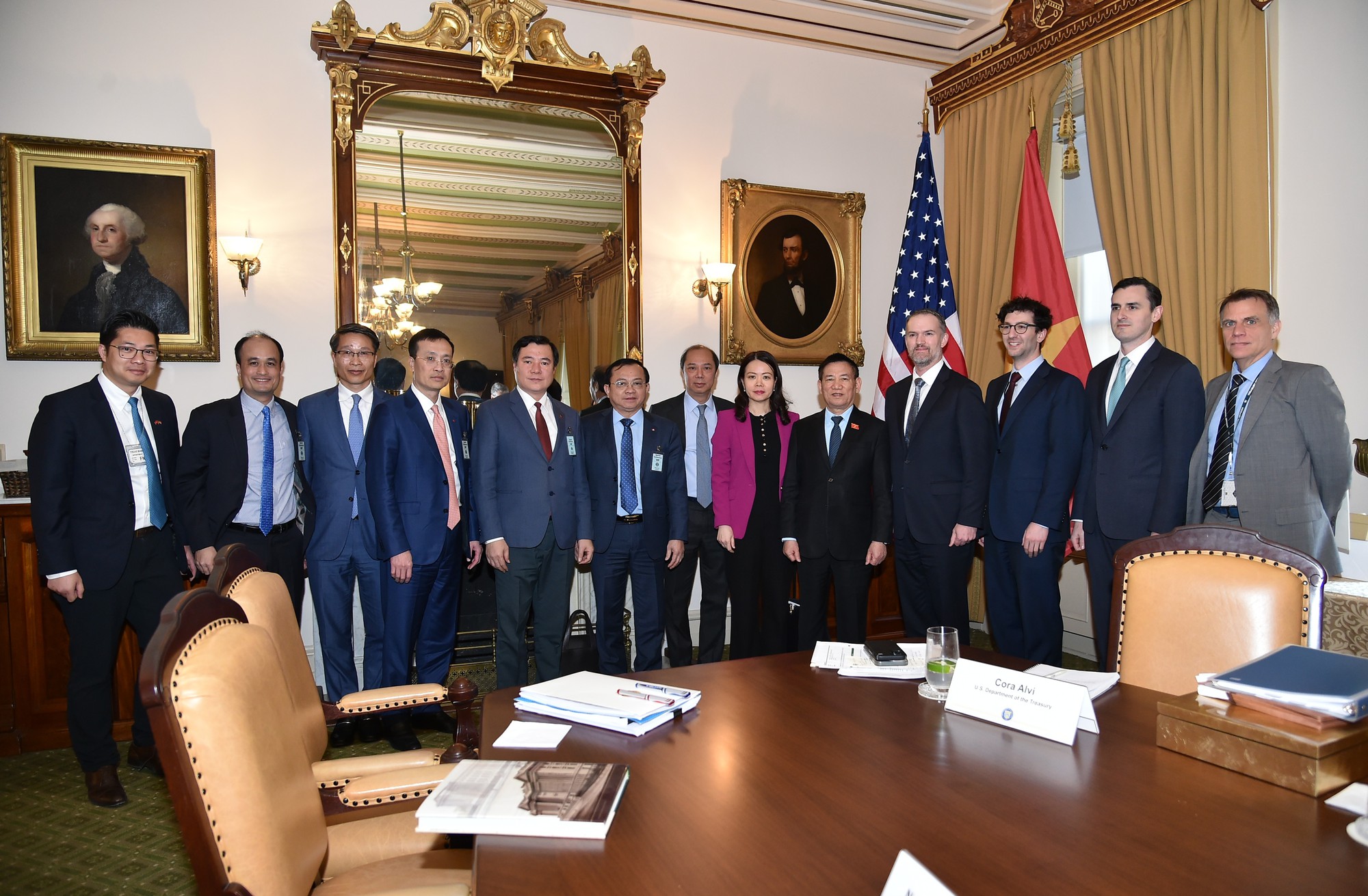 C&aacute;c đại biểu tại cuộc l&agrave;m việc - Ảnh: VGP