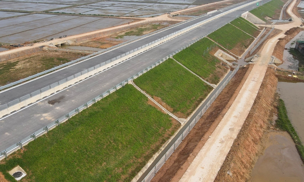 Tuyến trên cao tốc Hàm Nghi - Vũng Áng dự kiến thông xe vào dịp 30/4 - Ảnh minh họa.