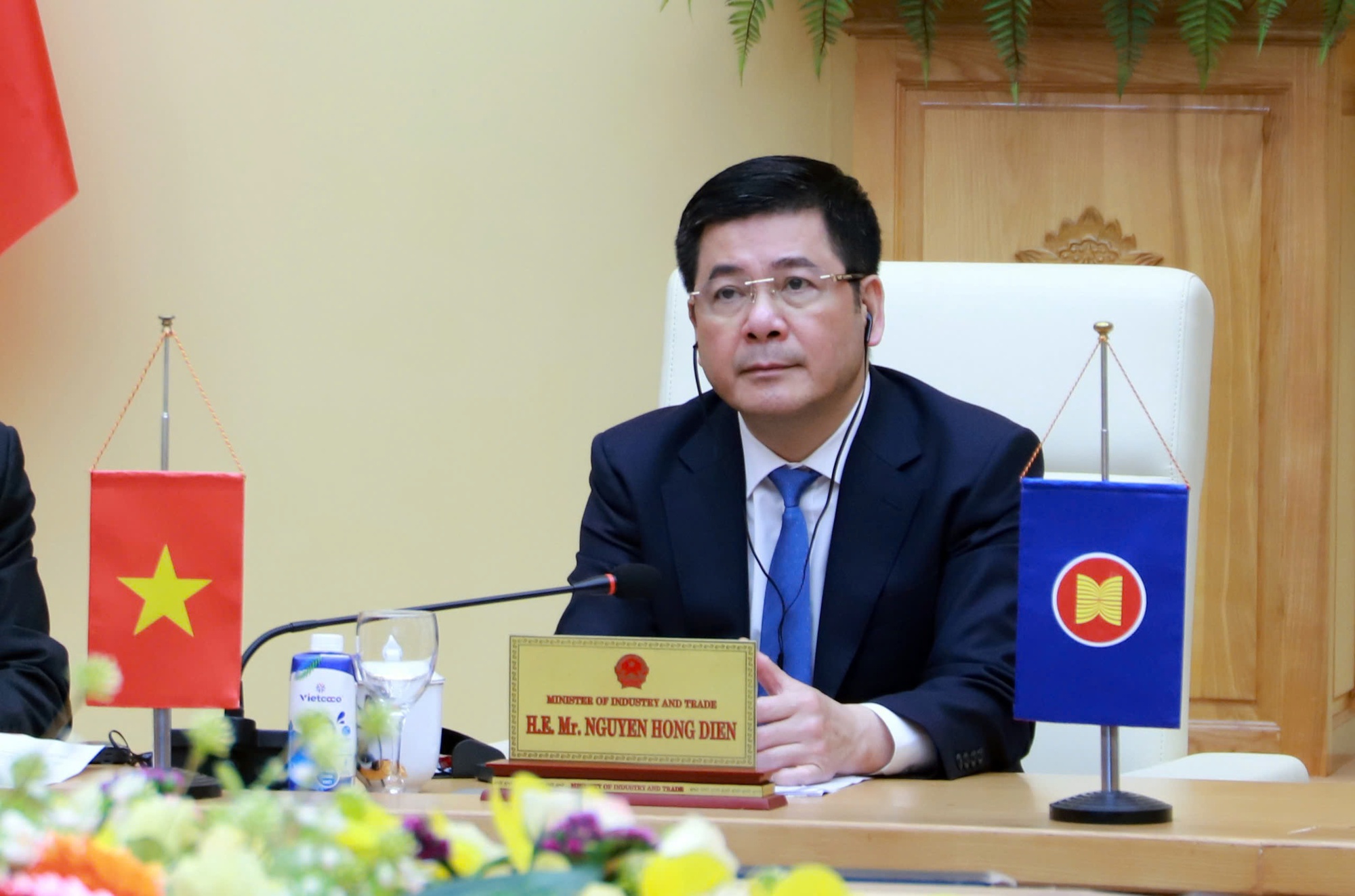 Đoàn Việt Nam tham dự Hội nghị do Bộ trưởng Bộ Công Thương Nguyễn Hồng Diên làm Trưởng đoàn, cùng đại diện của Bộ Ngoại giao và các đơn vị thuộc Bộ Công Thương - Ảnh: VGP