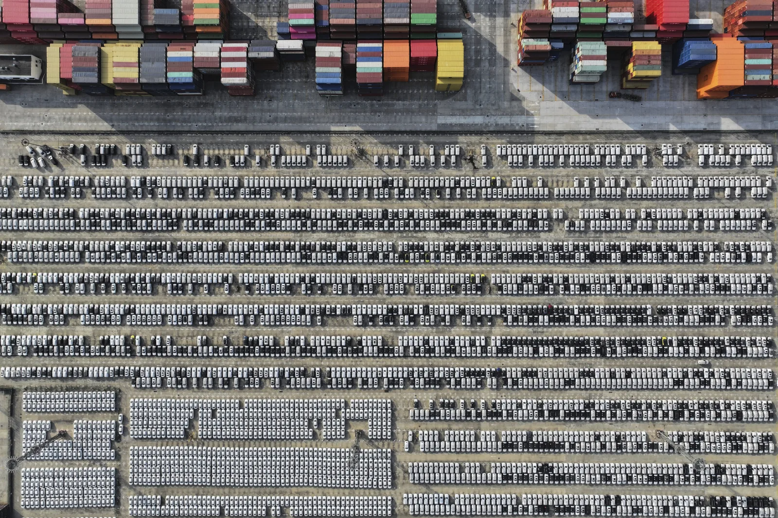 Ô tô Volvo đang chờ xuất khẩu tại cảng Dương Tử, thành phố Nam Kinh, tỉnh Giang Tô, miền Đông Trung Quốc, ngày 9/4/2025 - Ảnh: AP