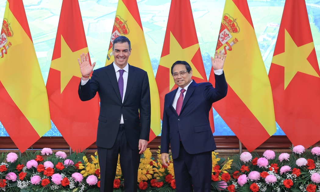 Thủ tướng Phạm Minh Chính và Thủ tướng Pedro Sánchez - Ảnh: VGP
