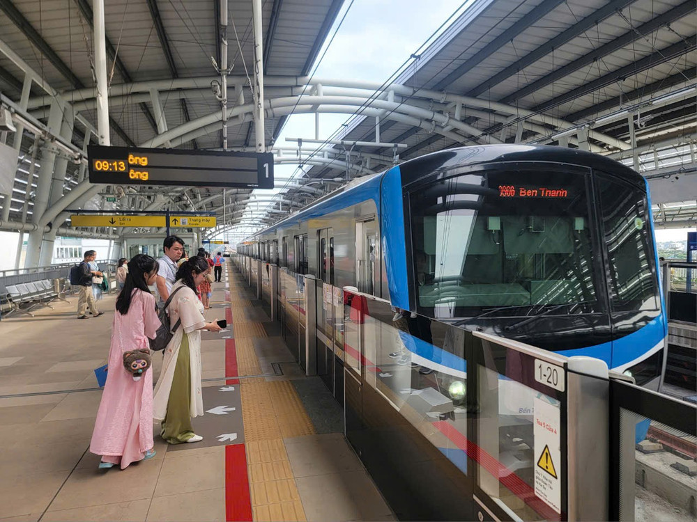 Đến nay, tuyến metro số 1 Bến Thành - Suối Tiên là dự án đường sắt đô thị đầu tiên của TP.HCM đi vào hoạt động. Ảnh: Quang Phương
