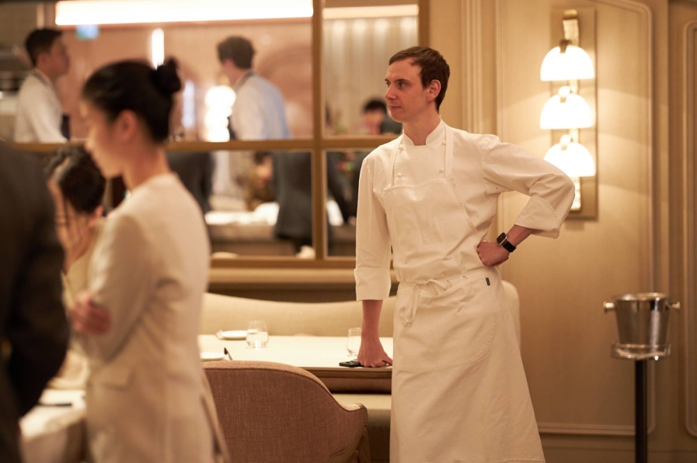 Đầu bếp người Anh Daniel Calvert đã mang về cho nhà hàng Sézanne (Tokyo) 3 sao Michelin năm 2025.