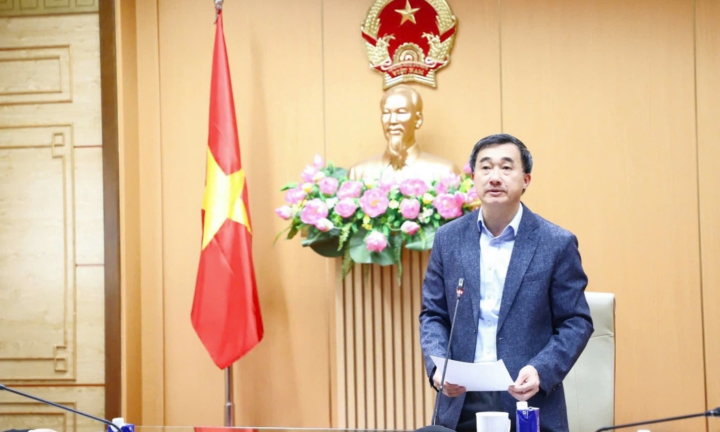 Thứ trưởng Bộ Y tế Trần Văn Thuấn nhấn mạnh kiểm soát nhiễm khuẩn là nhiệm vụ thường xuyên tại các cơ sở y tế.