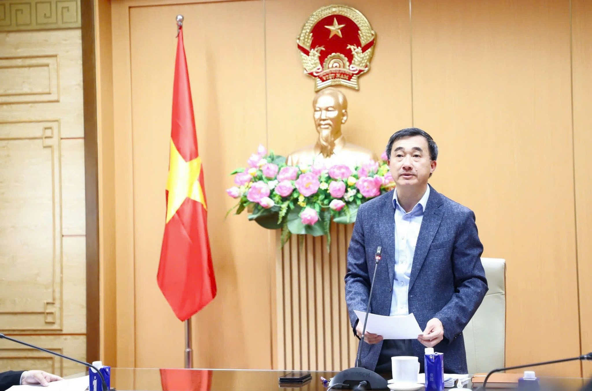 Thứ trưởng Bộ Y tế Trần Văn Thuấn nhấn mạnh kiểm soát nhiễm khuẩn là nhiệm vụ thường xuyên tại các cơ sở y tế. 