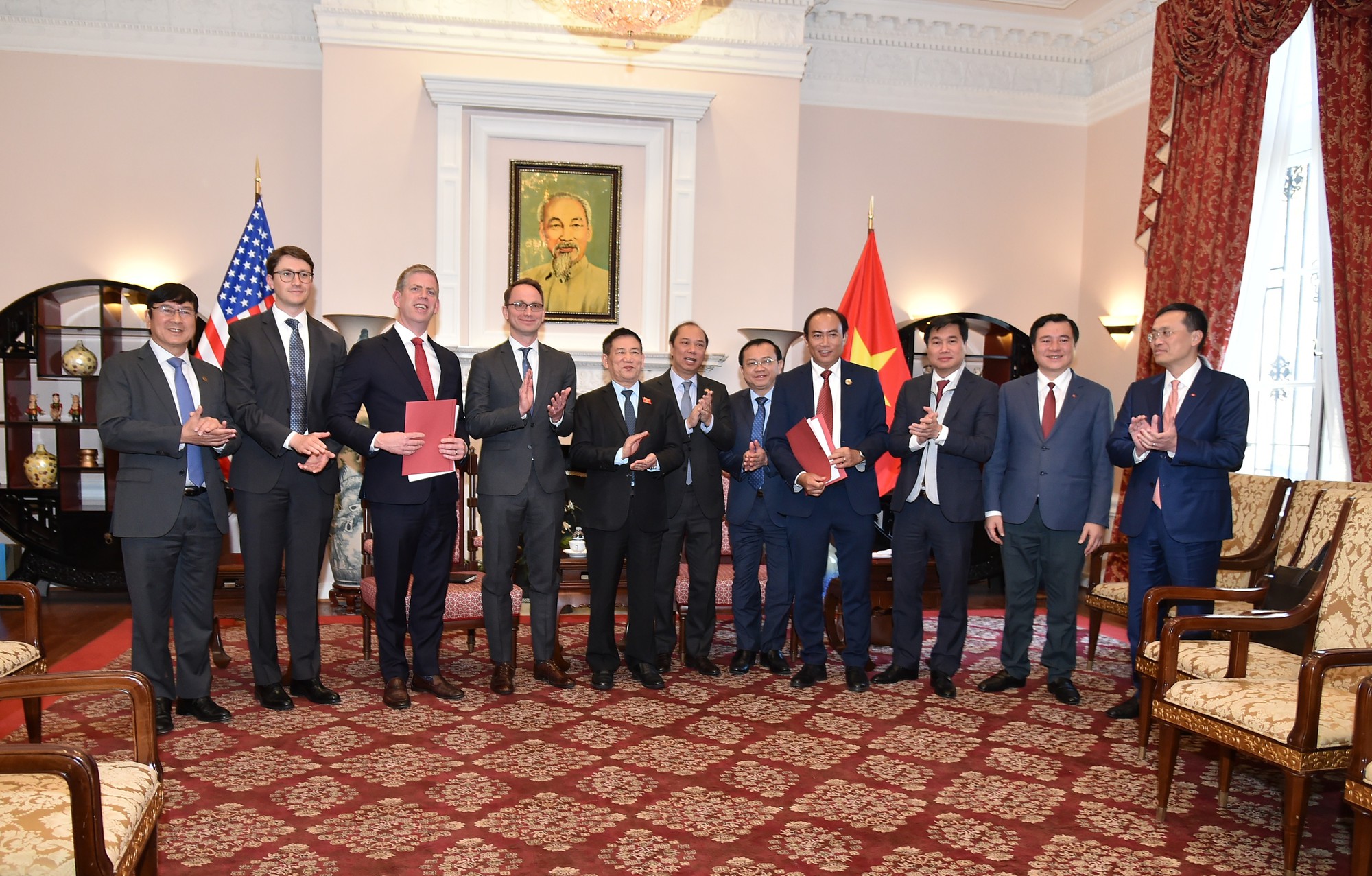 Ph&oacute; Thủ tướng Hồ Đức Phớc chứng kiến Lễ trao Bản ghi nhớ hợp t&aacute;c giữa c&ocirc;ng ty cổ phần h&agrave;ng kh&ocirc;ng Vietjet v&agrave; c&ocirc;ng ty Air Finance của Mỹ - Ảnh: VGP