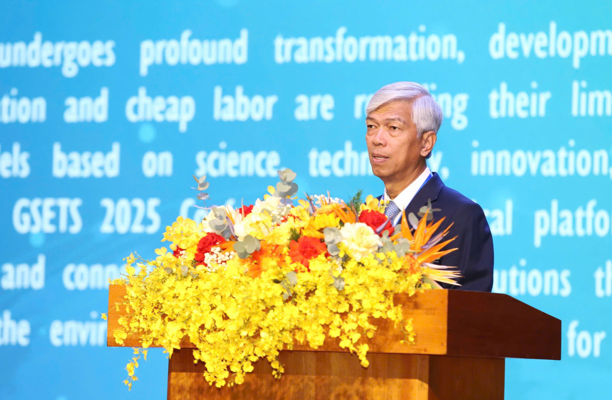 Ph&oacute; Chủ tịch Ủy ban nh&acirc;n d&acirc;n TP.HCM V&otilde; Văn Hoan ph&aacute;t biểu tại hội nghị - Ảnh: Ng&ocirc; T&ugrave;ng.