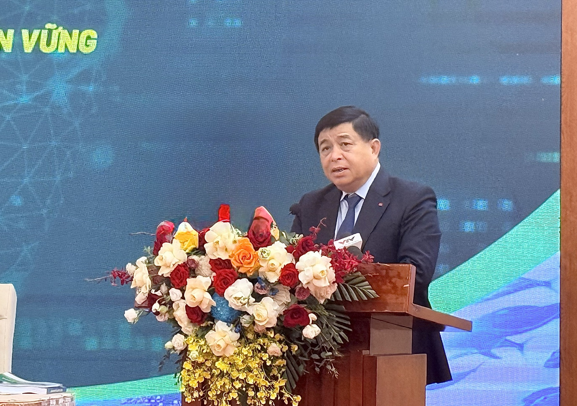 Phó Thủ tướng Nguyễn Chí Dũng đề nghị Ngân hàng Nhà nước hướng dẫn và hỗ trợ các HTX tiếp cận nguồn vốn, nhất là các HTX ứng dụng công nghệ cao và các dự án xanh. Ảnh: VGP.