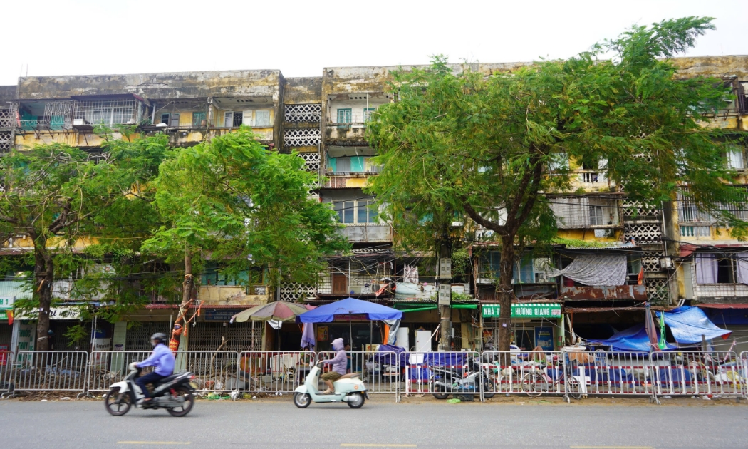Hải Phòng thu hồi 2 chung cư cũ A7, A8 Vạn Mỹ  bị nghiêng lún sau bão Yagi