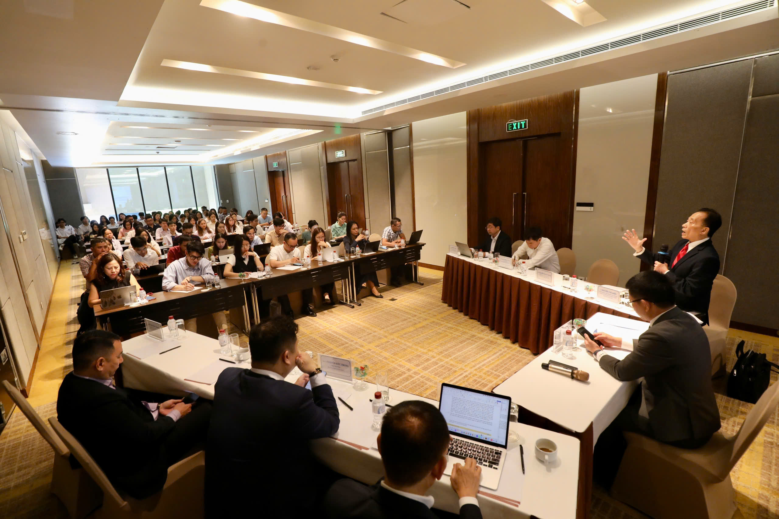 Toàn cảnh hội thảo sáng 11/4.