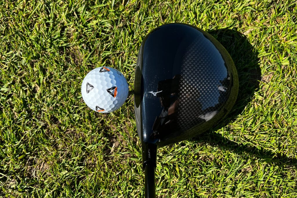 Nhà sản xuất gậy golf Mizuno nổi tiếng với các dòng gậy sắt