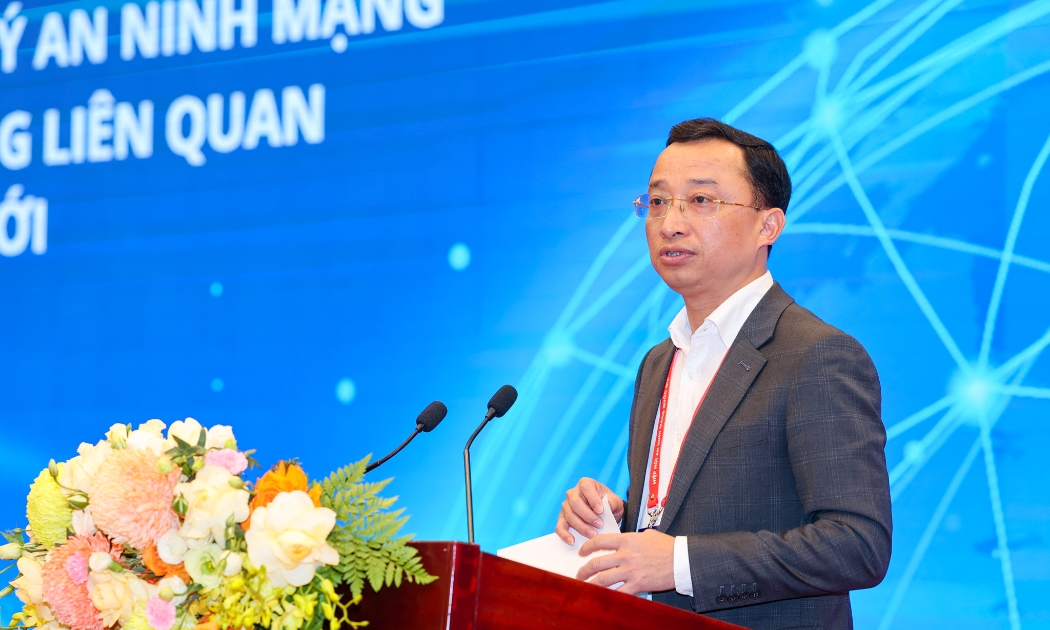 Thượng tá Nguyễn Bá Sơn phát biểu tại Hội thảo 