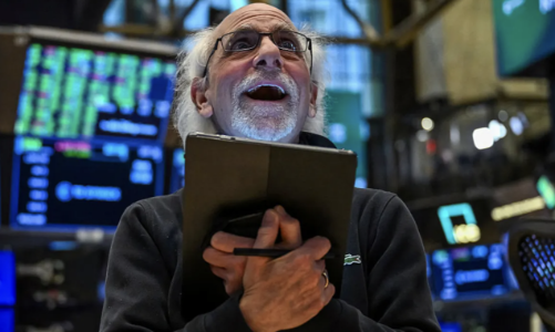 Chứng khoán Mỹ tăng mạnh, hoàn tất tuần biến động lịch sử