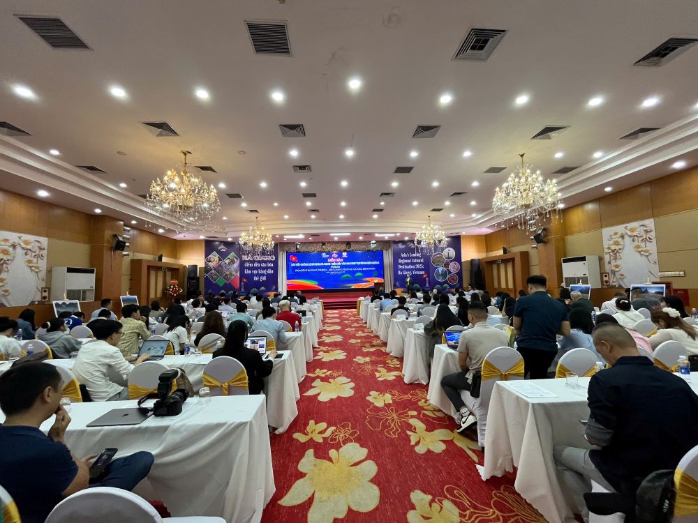 Quang cảnh Diễn đàn.