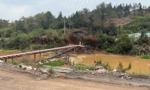 Một mỏ kim loại đất hiếm nặng ở ngoại ô Long Nam, Trung Quốc. Ảnh: The New York Times