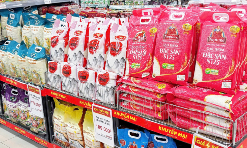 Doanh nghiệp bán lẻ “chạy đà” kích cầu tiêu dùng dịp lễ 30/4