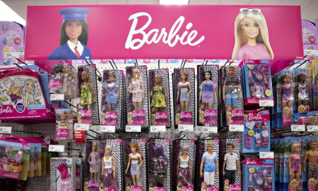 Búp bê Barbie của công ty Mattel được sản xuất chủ yếu tại Trung Quốc - Ảnh: Bloomberg