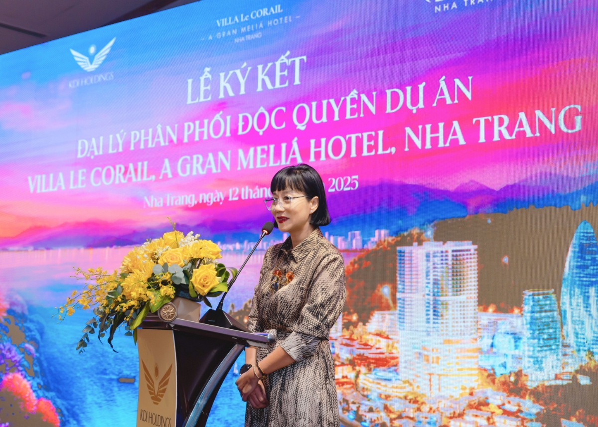 B&agrave; Phạm T&uacute; Cầu - Ph&oacute; Tổng gi&aacute;m đốc KDI Holdings ph&aacute;t biểu tại lễ k&yacute; kết.