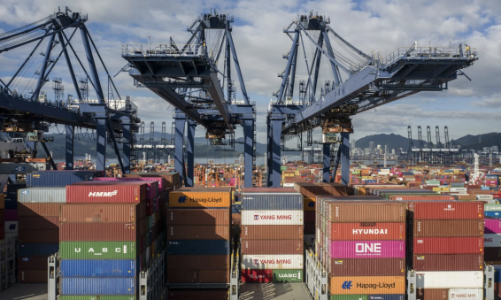 Doanh nghiệp Trung Quốc xoay sở ứng phó với thuế quan Mỹ