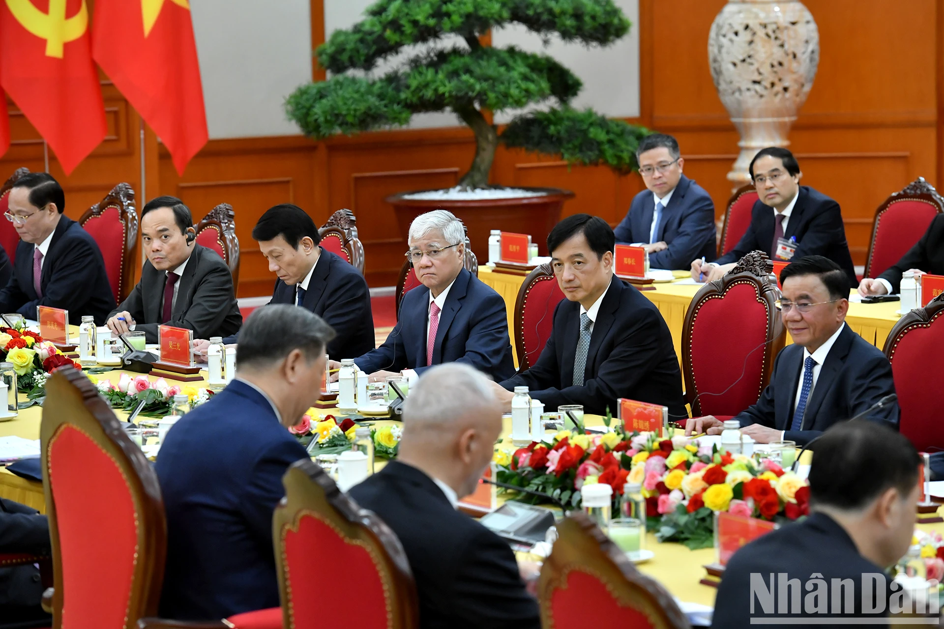 C&aacute;c đồng ch&iacute; l&atilde;nh đạo Đảng, Nh&agrave; nước v&agrave; c&aacute;c đại biểu tham dự hội đ&agrave;m - Ảnh: Baonhandan